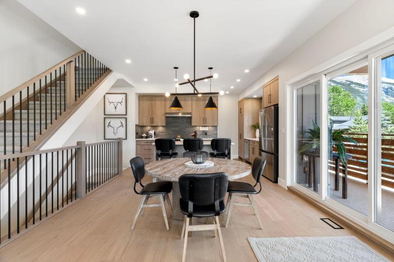 Luxe 4BR House by Canadian Rockies Vacation Rentals - image 41