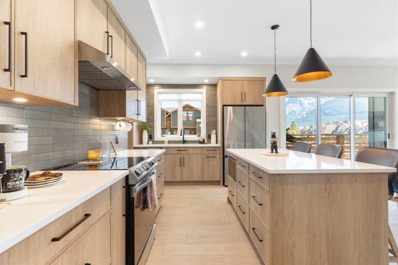 Luxe 4BR House by Canadian Rockies Vacation Rentals - image 19