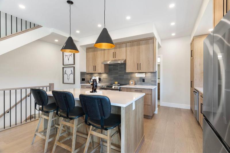 Luxe 4BR House by Canadian Rockies Vacation Rentals - image 24
