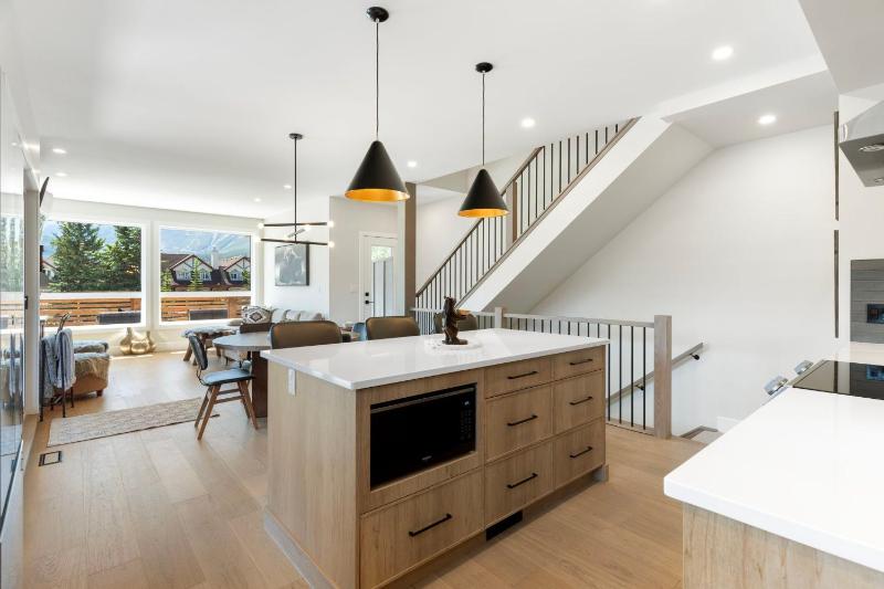 Luxe 4BR House by Canadian Rockies Vacation Rentals - image 15