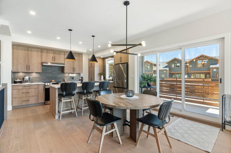 Luxe 4BR House by Canadian Rockies Vacation Rentals - image 23