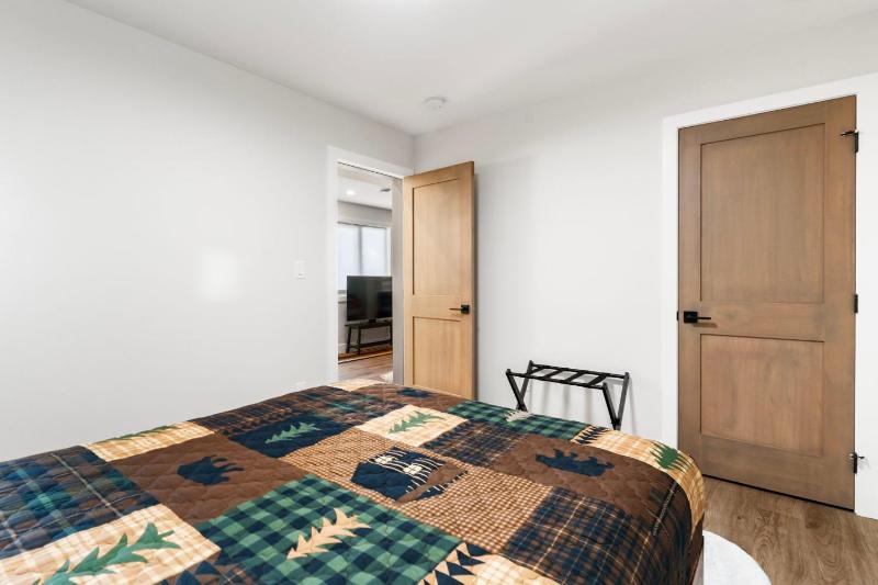 Luxe 4BR House by Canadian Rockies Vacation Rentals - image 11
