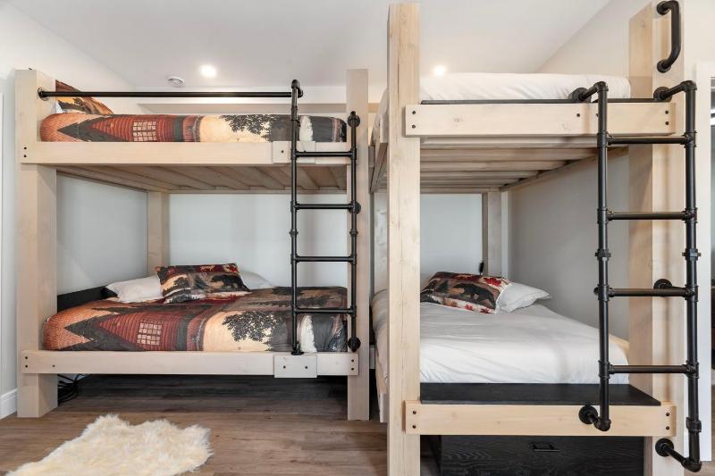 Luxe 4BR House by Canadian Rockies Vacation Rentals - image 21