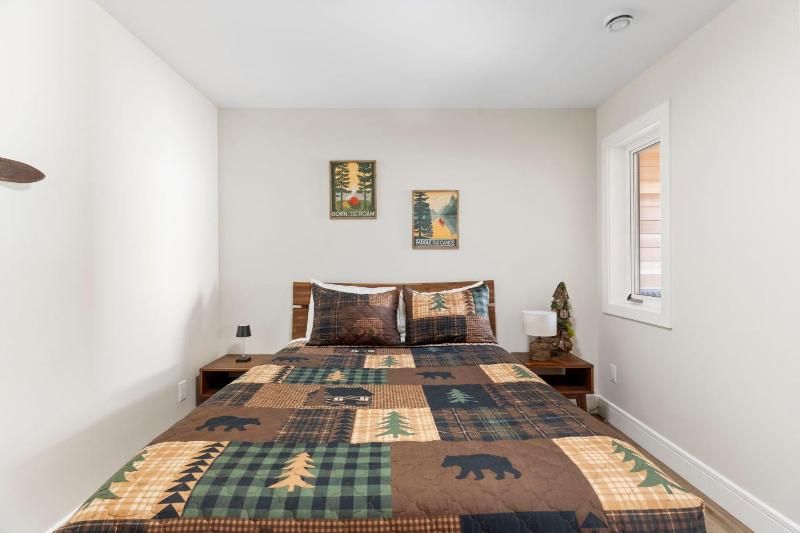 Luxe 4BR House by Canadian Rockies Vacation Rentals - image 34