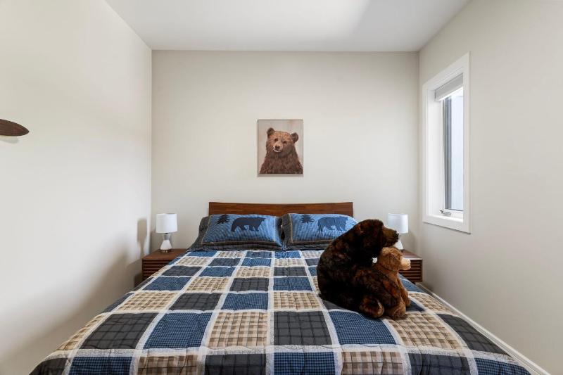 Luxe 4BR House by Canadian Rockies Vacation Rentals - image 33