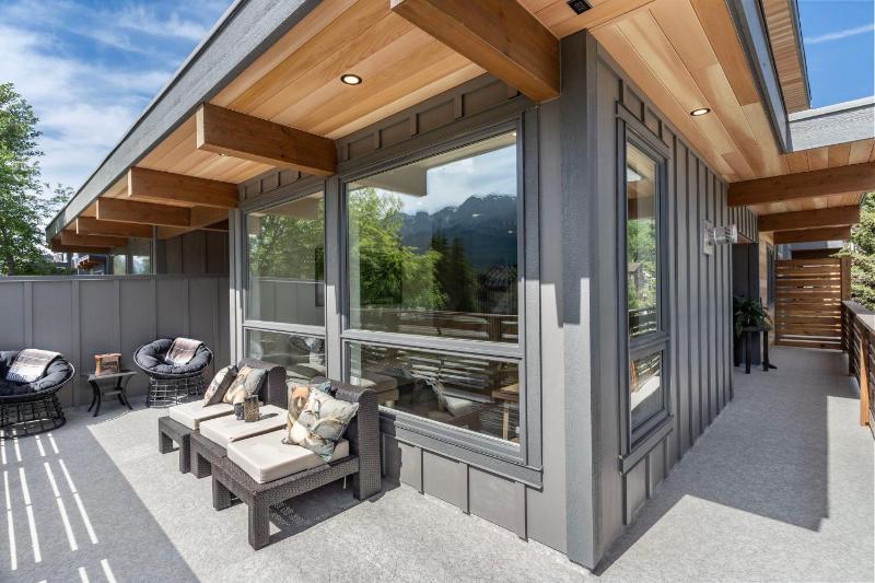Luxe 4BR House by Canadian Rockies Vacation Rentals - image 22