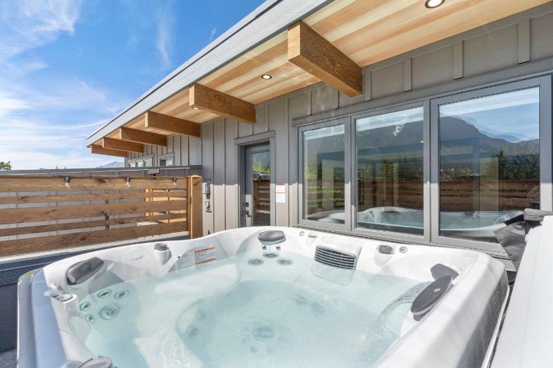 Luxe 4BR House by Canadian Rockies Vacation Rentals - image 25