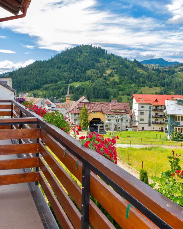 Double Room with Balcony image 3