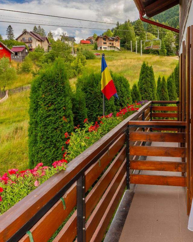 Double Room with Balcony image 2