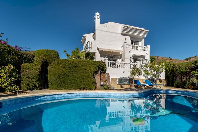 Los olivos villa with heated pool - image 5