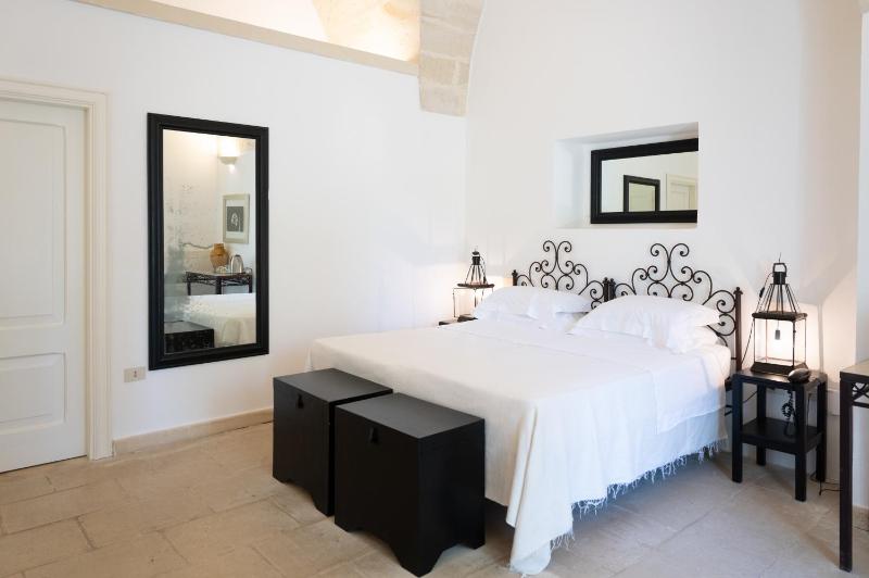 Superior Triple Room image 4