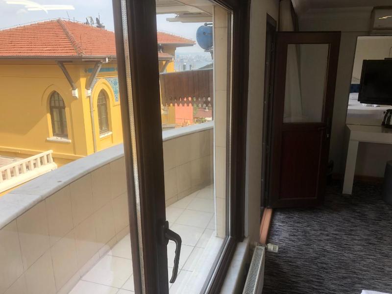 Deluxe Double Room image 4