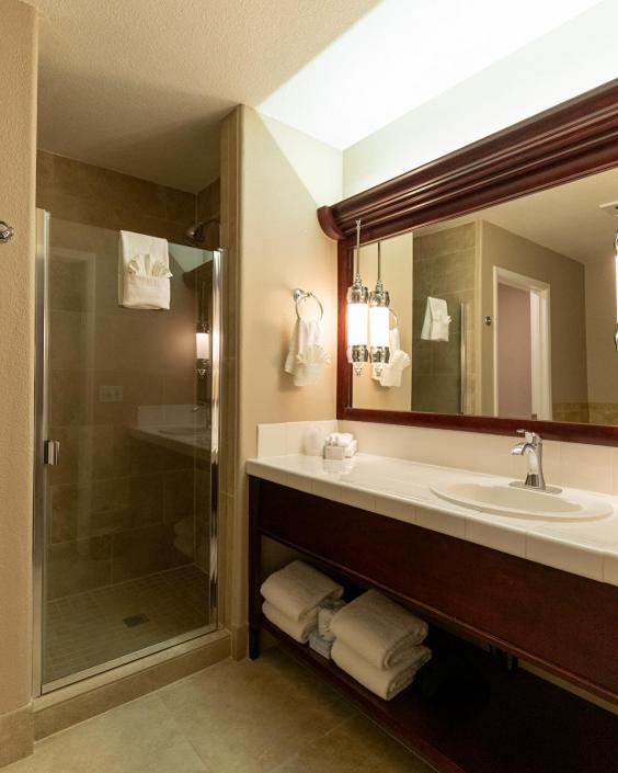 Tuscany Suites and Casino Hotel - image 12