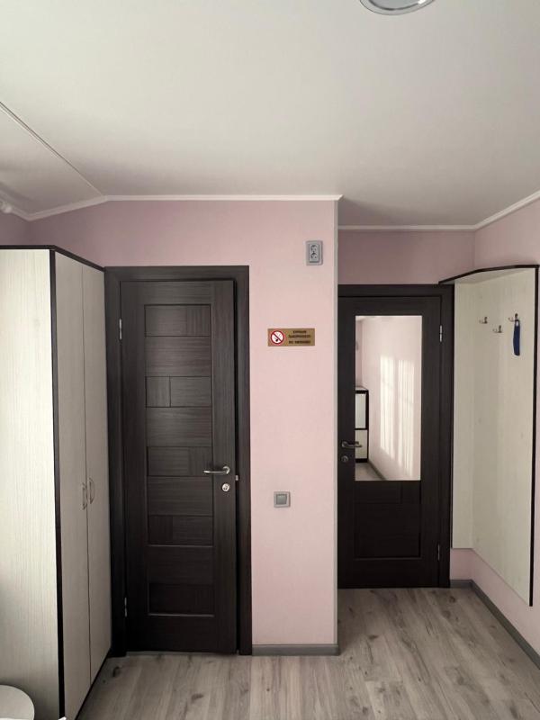 Family Room with Shower image 1