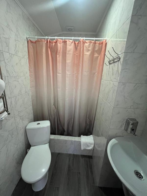 Family Room with Shower image 3