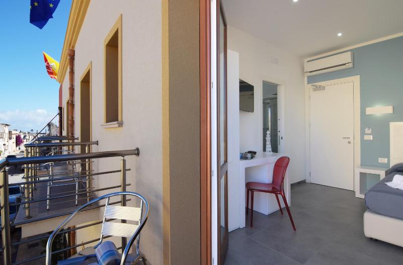 Single Room with Balcony image 2