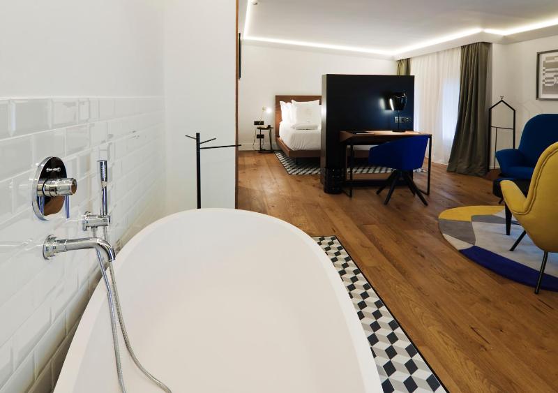 Junior Suite image 2