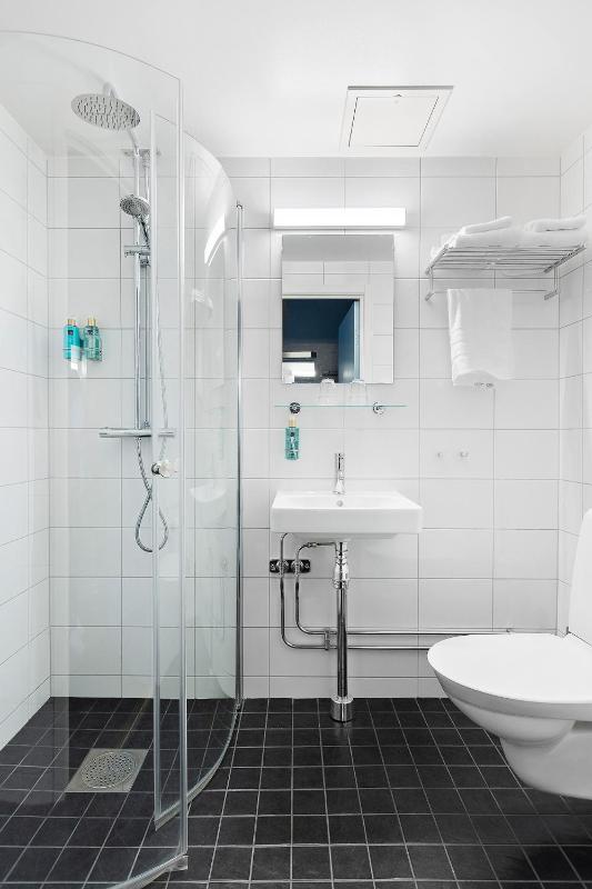 Standard Twin Room image 1