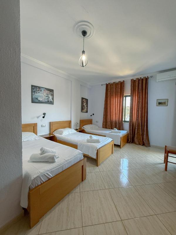 Hotel Bahamas - image 2