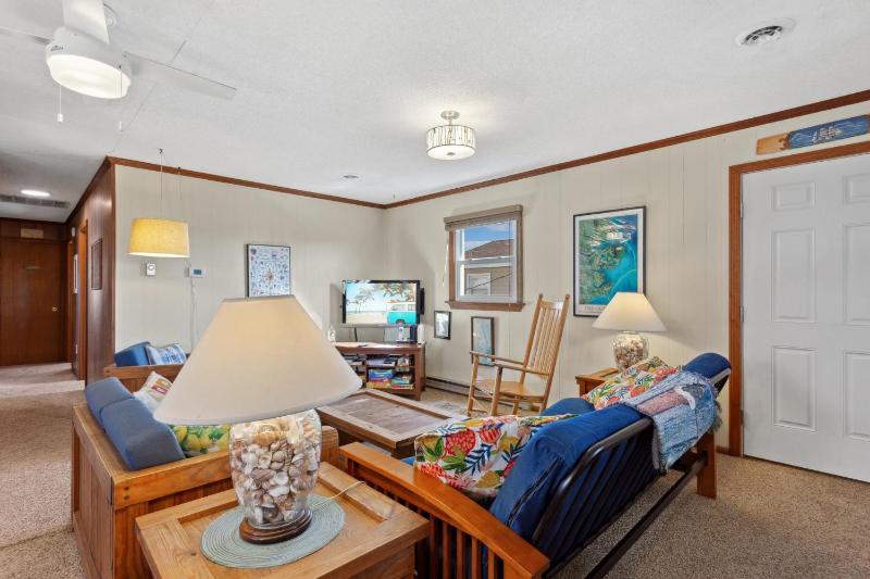 5165 - Holden Inn - image 15