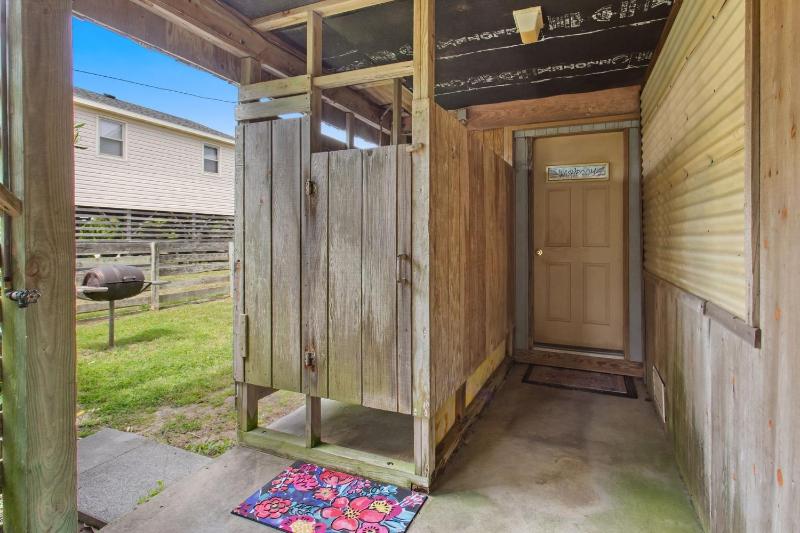7055 - Henry`s Hut - image 11