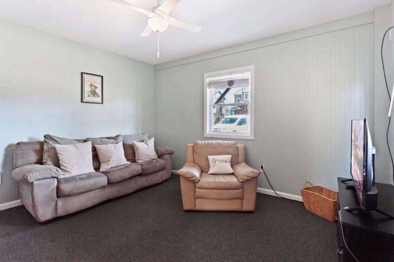 6018 - Wave Manor - image 14