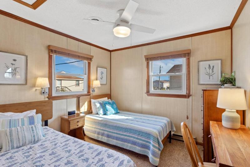 5165 - Holden Inn - image 18