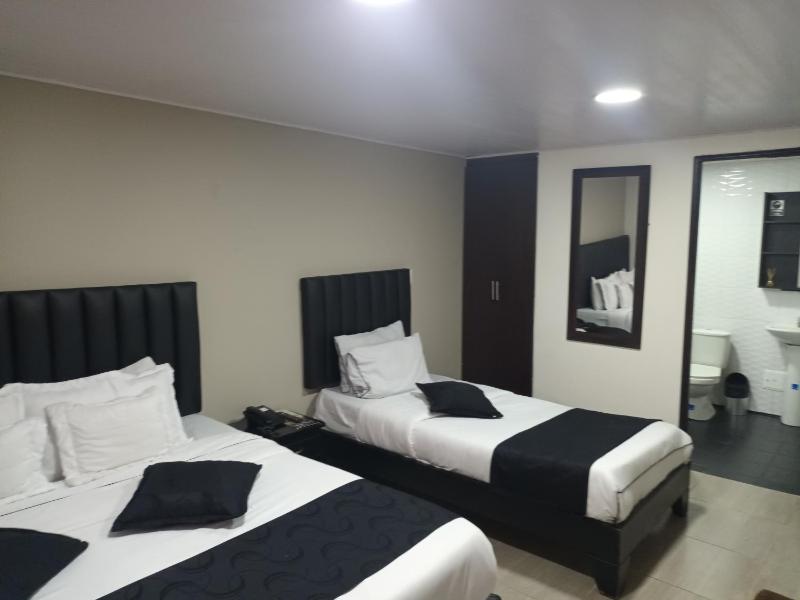 Hotel Santiago Plaza - image 12