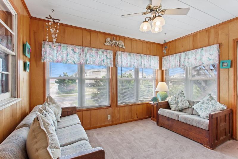 7055 - Henry`s Hut - image 3
