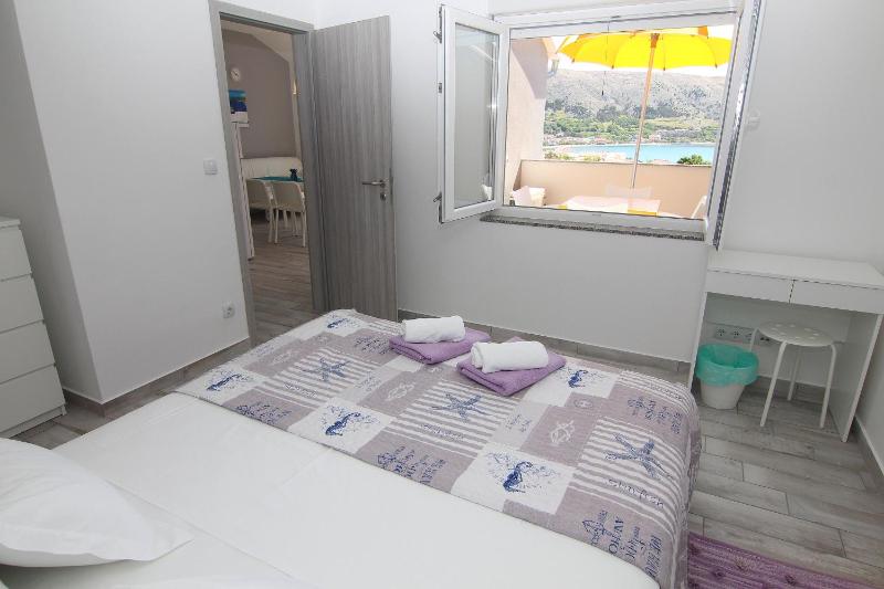 One-Bedroom Apartment with Terrace and Sea View image 2
