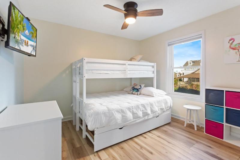SO5A - Oceanside Bungalow - image 21