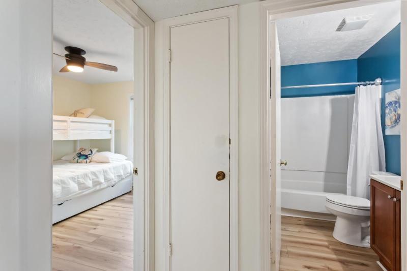 SO5A - Oceanside Bungalow - image 10