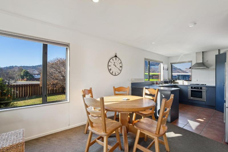 Vista Vale - Wanaka Holiday Home - image 8