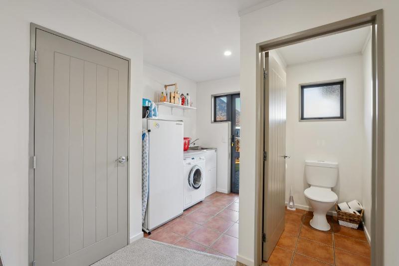 Vista Vale - Wanaka Holiday Home - image 9