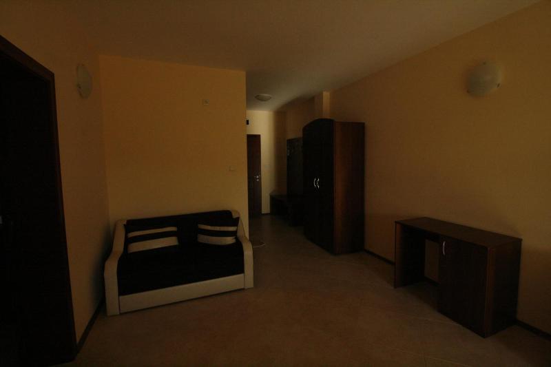 Family Room image 3