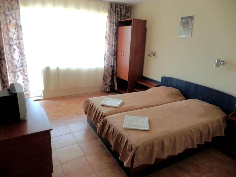 Economy Double or Twin Room image 4