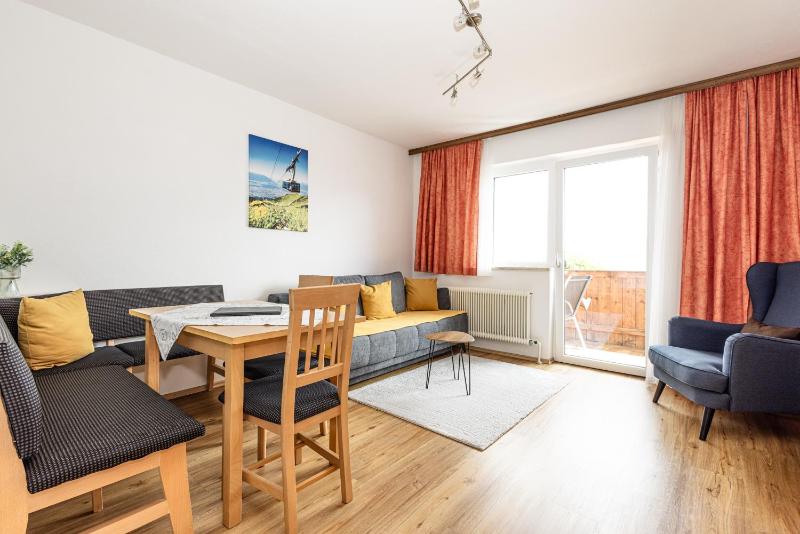 One-Bedroom Apartment with Balcony (2-3 Adults) image 3