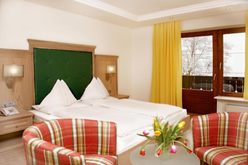 Comfort Double Room with Balcony and Lake View image 3