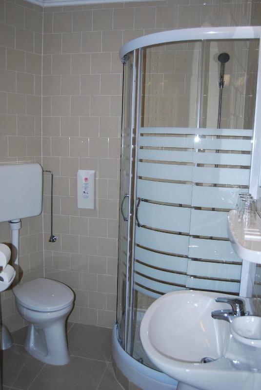 Standard Queen Room image 2