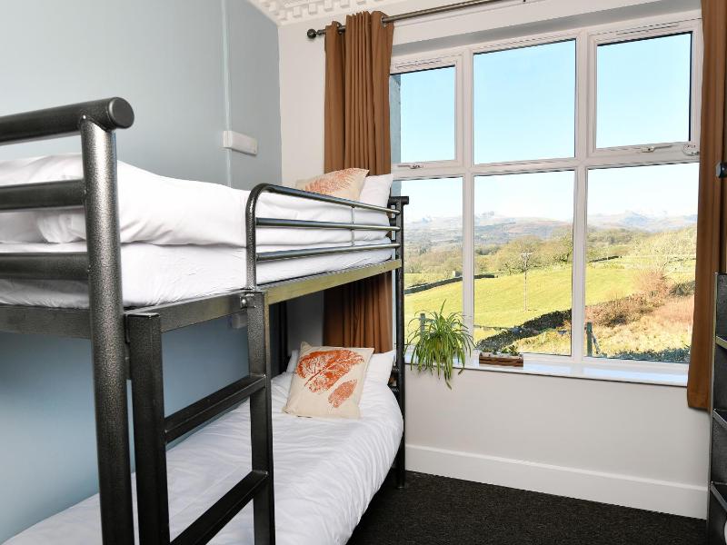 Quadruple Room with Shared Bathroom image 2
