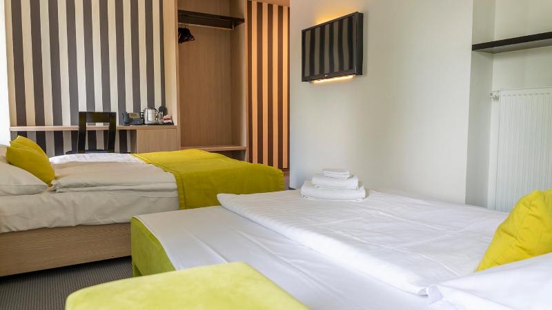 Double Room with Extra Bed image 3