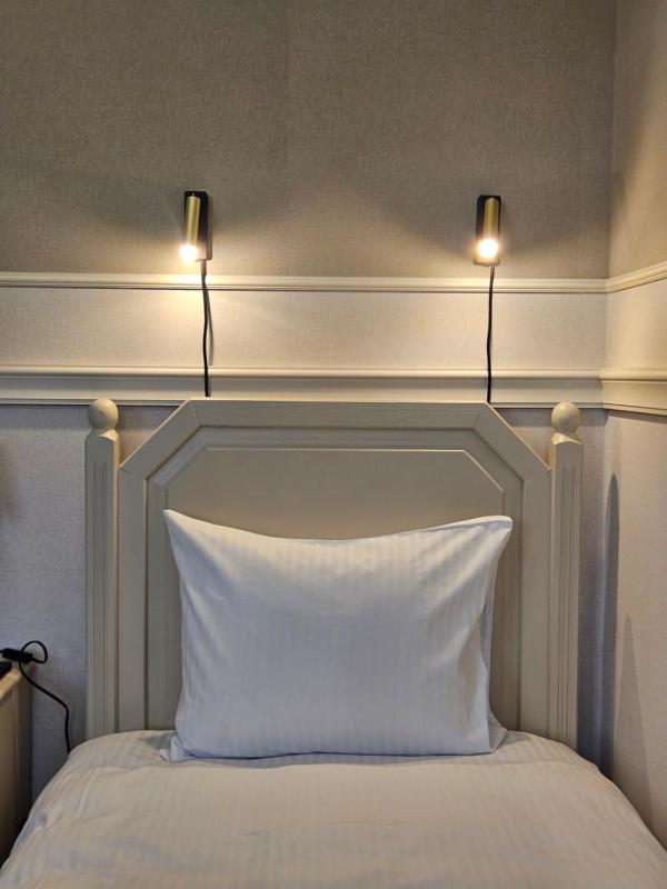 Single Room image 4