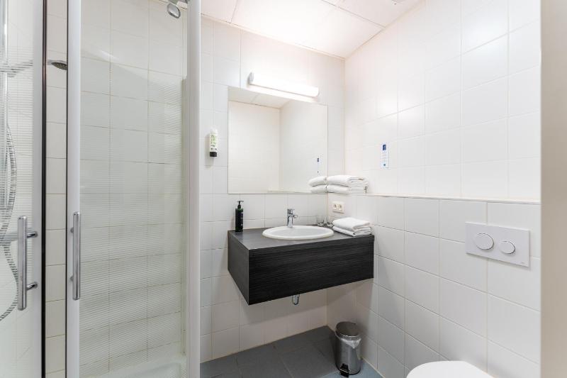 Standard Single Room image 3