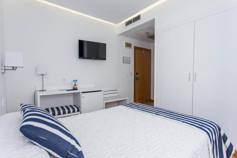 Single Room image 3