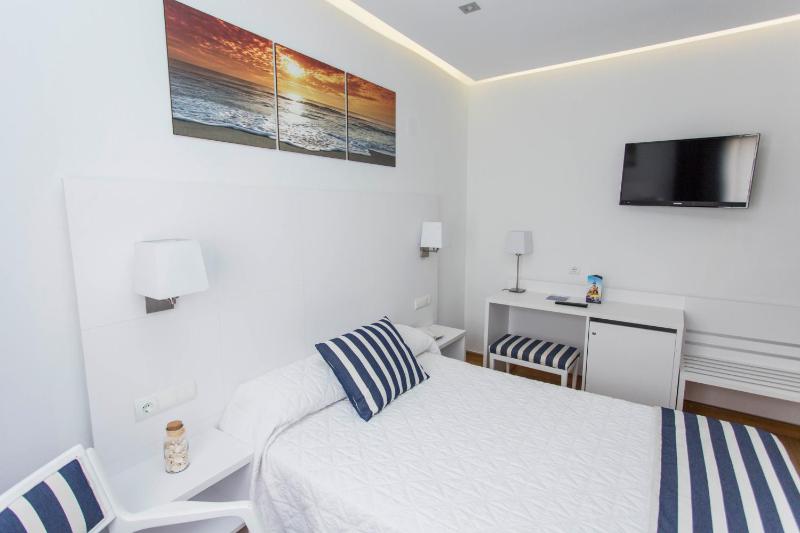 Single Room image 4