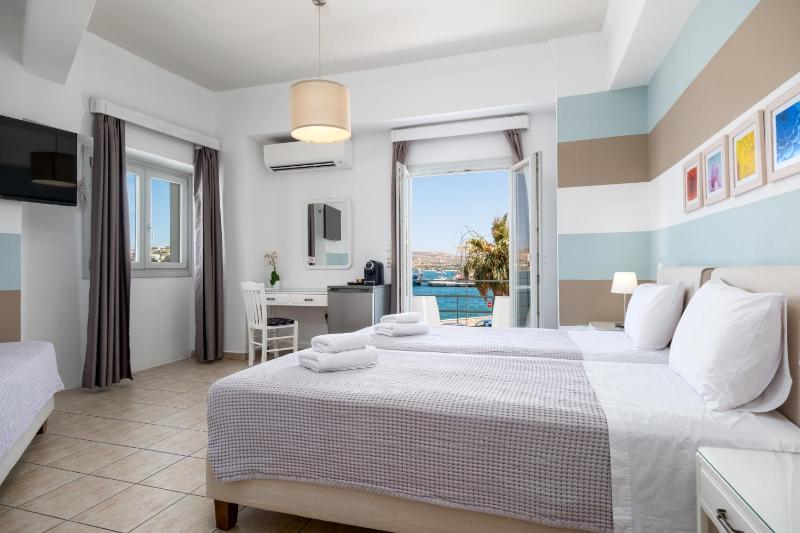 Triple Room with Sea View image 1
