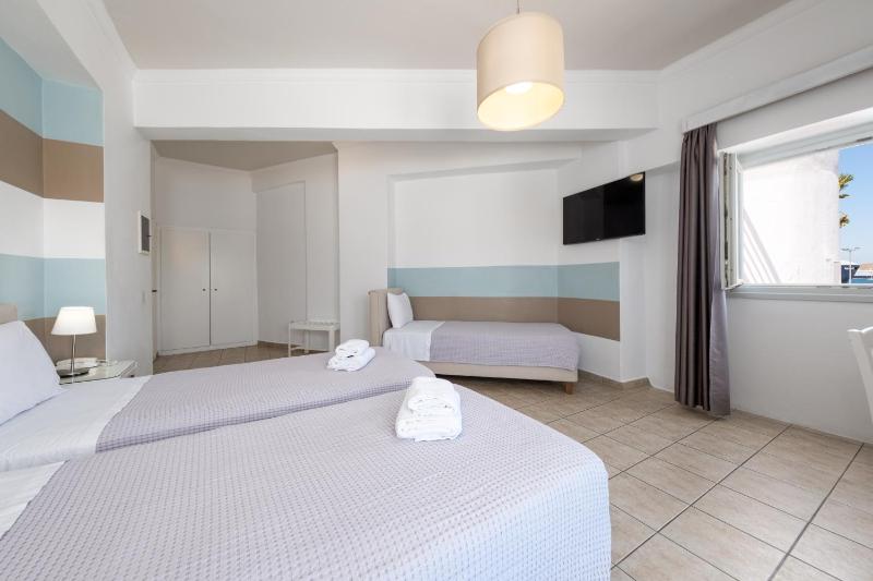 Triple Room with Sea View image 4