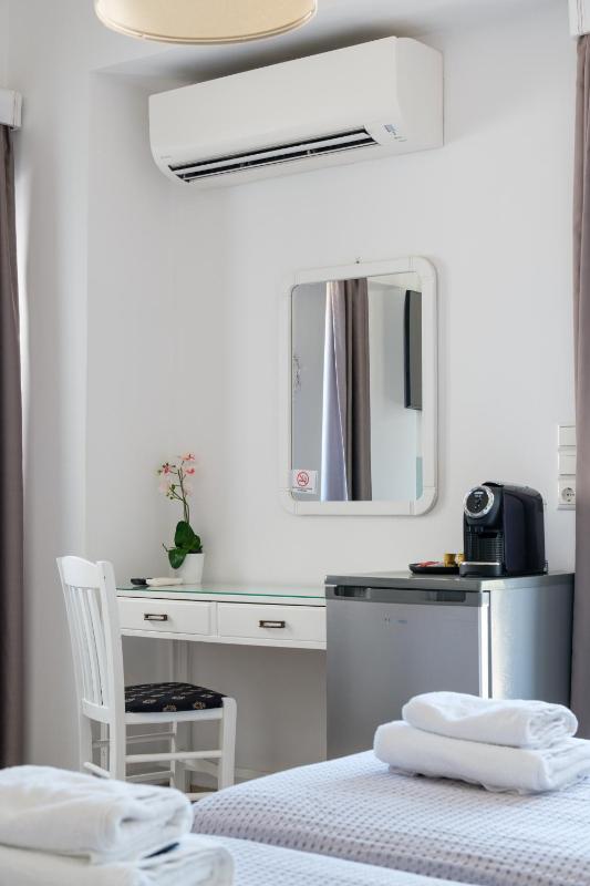 Triple Room with Sea View image 3