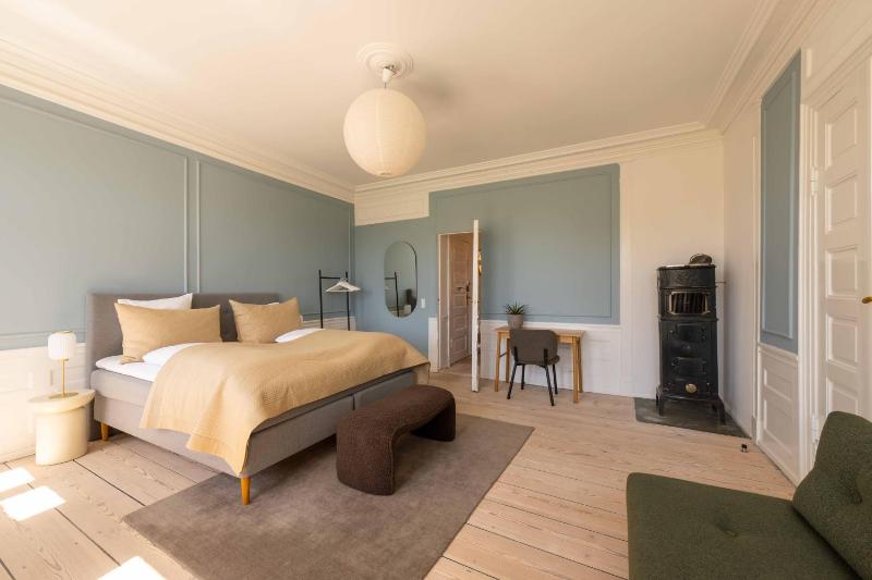Lovely Apartment Overlooking King's Garden - image 9