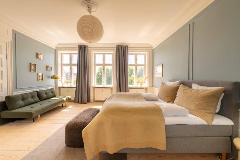 Lovely Apartment Overlooking King's Garden - image 4